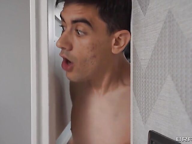 Isabelle Deltore & Jordi El Nino Polla - Boy and MILF bathroom fuck