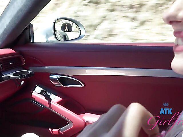 Car blowjob and fingering on the way to the beach with Cecelia Taylor