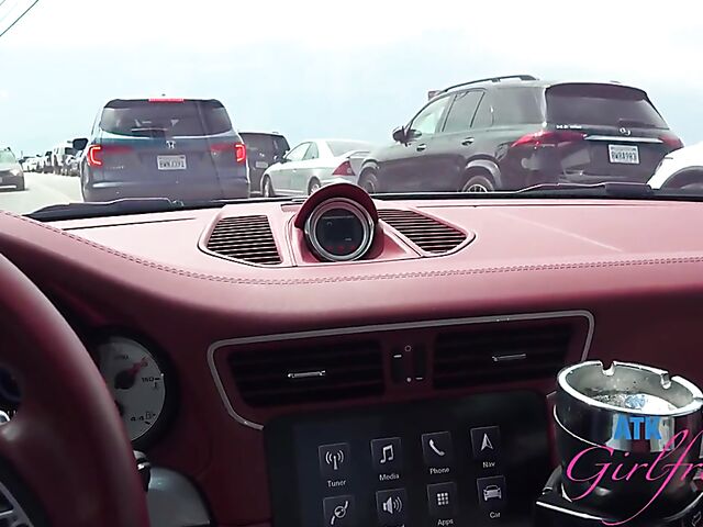 Car blowjob and fingering on the way to the beach with Cecelia Taylor