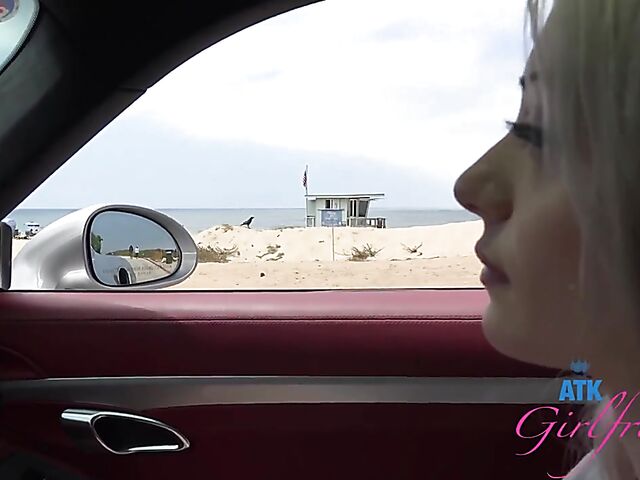 Car blowjob and fingering on the way to the beach with Cecelia Taylor