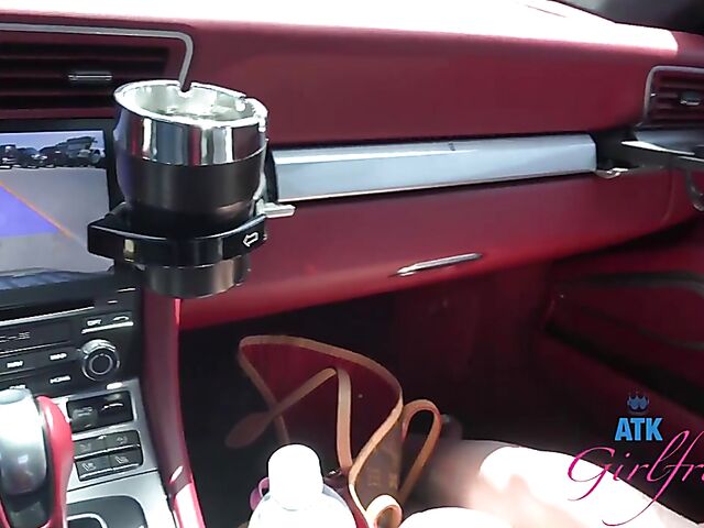 Car blowjob and fingering on the way to the beach with Cecelia Taylor