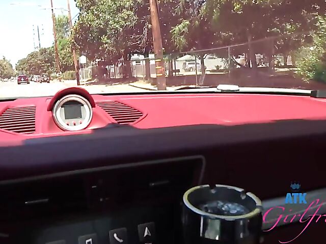 Car blowjob and fingering on the way to the beach with Cecelia Taylor