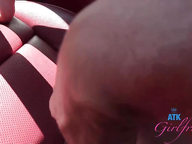 Car blowjob and fingering on the way to the beach with Cecelia Taylor