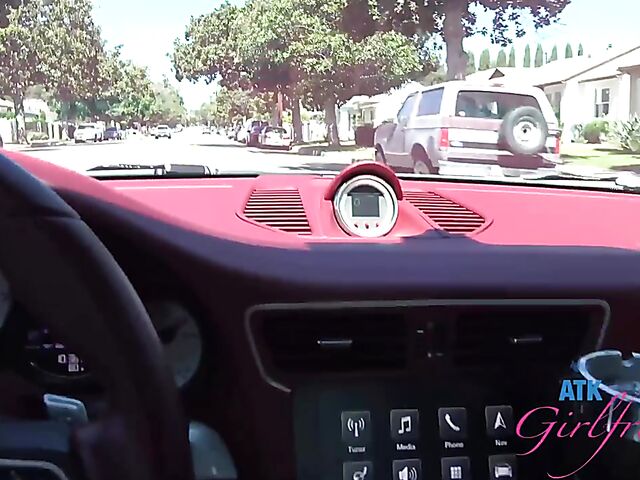 Car blowjob and fingering on the way to the beach with Cecelia Taylor