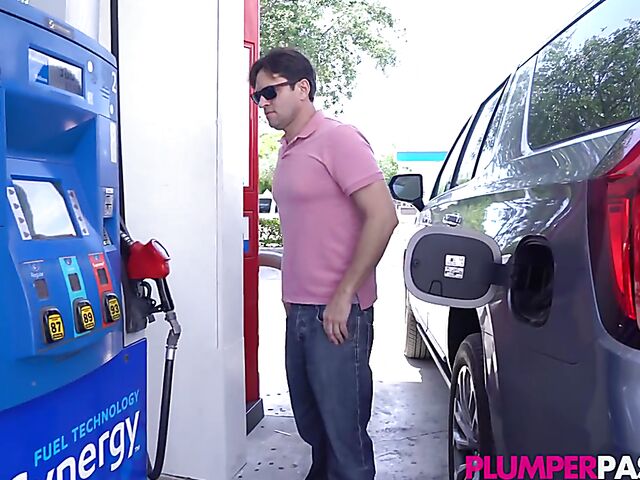 Horny fat BBW Megan Daw picks up a guy at the gas station