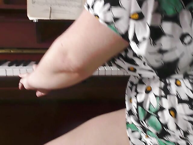 Busty mom Cashmere playing piano and toying her pussy