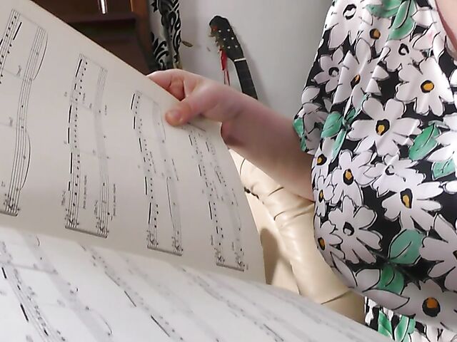 Busty mom Cashmere playing piano and toying her pussy