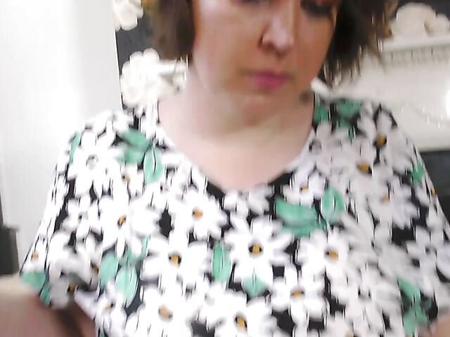 Busty mom Cashmere playing piano and toying her pussy