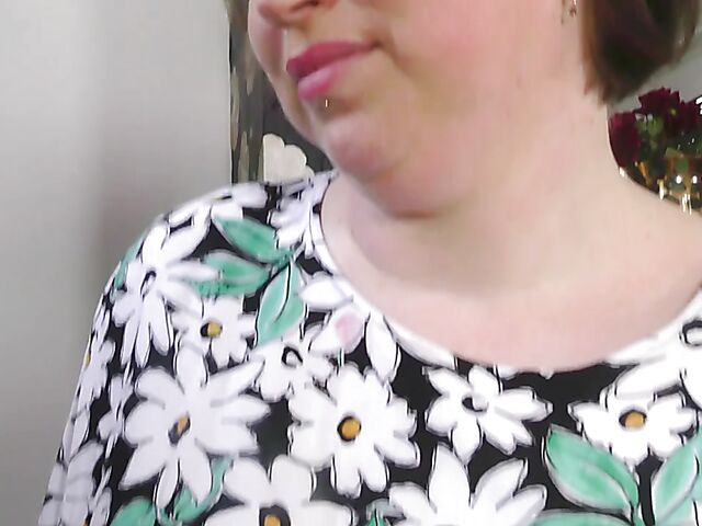 Busty mom Cashmere playing piano and toying her pussy