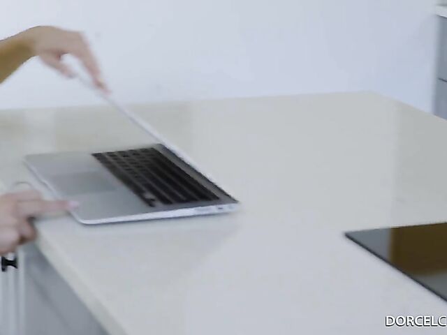 3way hot threesome with Apolonia Lapiedra and Mary Popiense