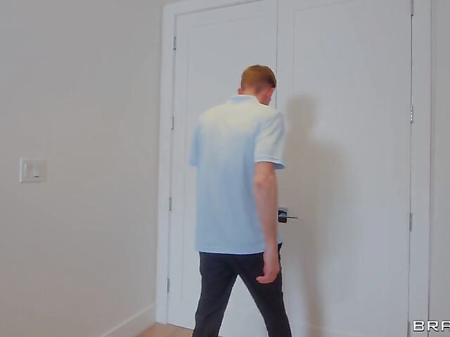 Hot sex in fishnets and leather with gothic blonde Jessica Starling