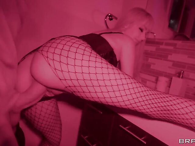 Hot sex in fishnets and leather with gothic blonde Jessica Starling