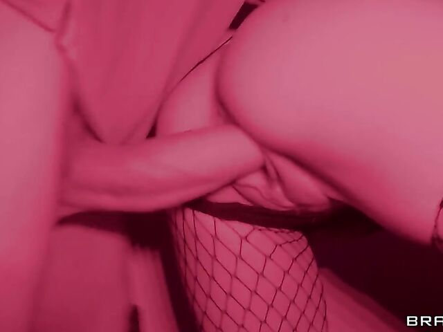 Hot sex in fishnets and leather with gothic blonde Jessica Starling