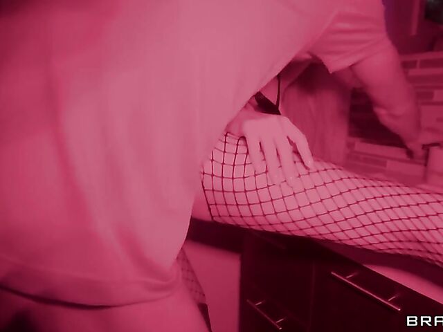 Hot sex in fishnets and leather with gothic blonde Jessica Starling