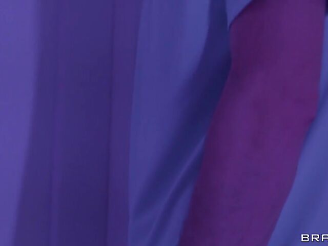 Hot sex in fishnets and leather with gothic blonde Jessica Starling