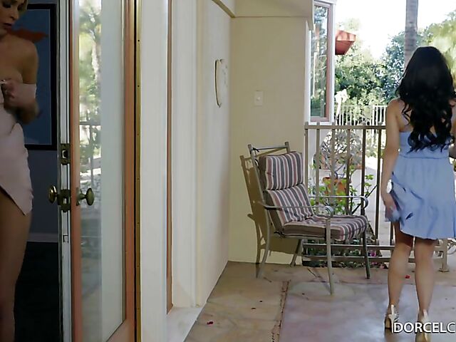 Behind the scenes of Sugar And Spice with Emma Hix, Whitney Wright, and Paige Owens