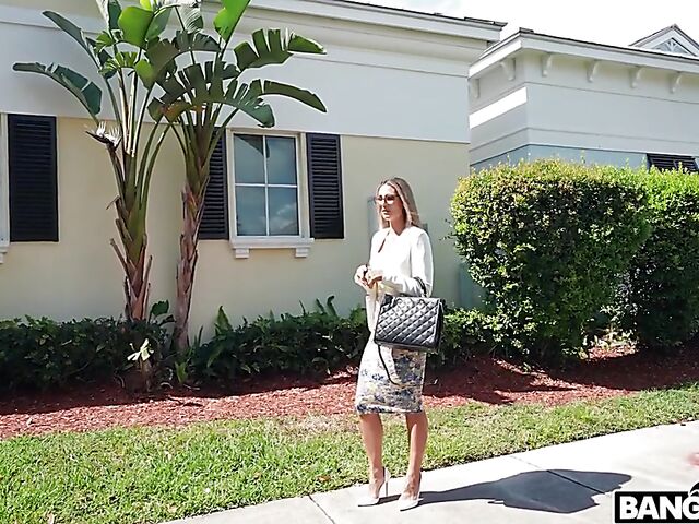 Mandy Rhea - Bang Bus MILF interracial ride during the lunch break