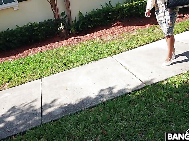 Mandy Rhea - Bang Bus MILF interracial ride during the lunch break