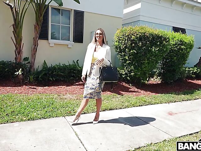 Mandy Rhea - Bang Bus MILF interracial ride during the lunch break