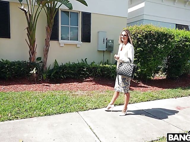 Mandy Rhea - Bang Bus MILF interracial ride during the lunch break