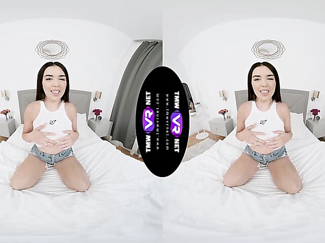 Diana Rius - 3D VR masturbation solo in fornt of you