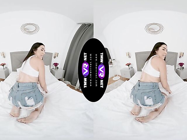 Diana Rius - 3D VR masturbation solo in fornt of you