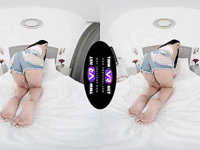 Diana Rius - 3D VR masturbation solo in fornt of you