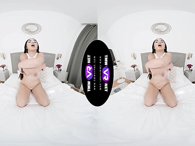 Diana Rius - 3D VR masturbation solo in fornt of you