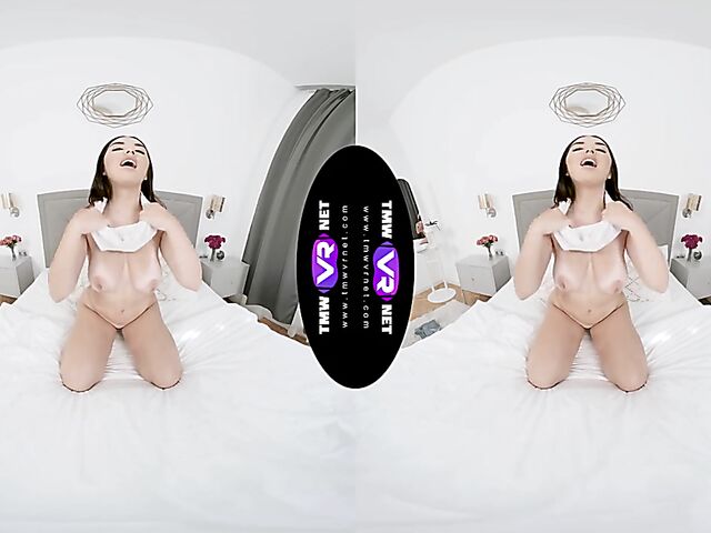 Diana Rius - 3D VR masturbation solo in fornt of you