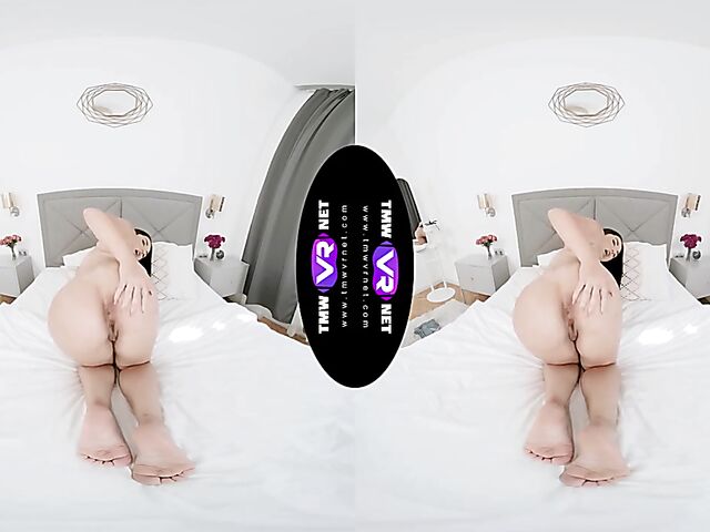 Diana Rius - 3D VR masturbation solo in fornt of you