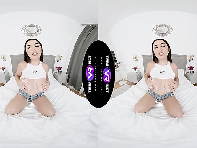 Diana Rius - 3D VR masturbation solo in fornt of you