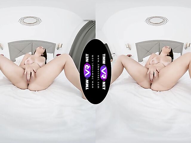 Diana Rius - 3D VR masturbation solo in fornt of you