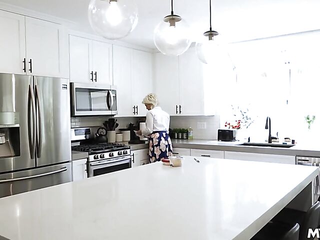 Boy fuck milf blonde with hot Charli Phoenix