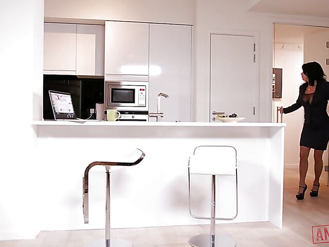 Hard working MILF Veronica Avluv anal pounded