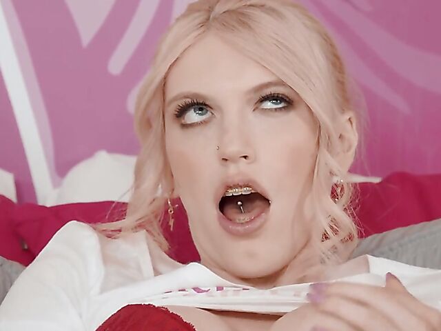 Girl guy shemale threesome with Lolly Dames and Izzy Wilde