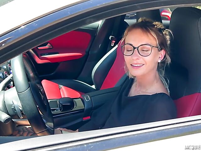 French outdoor sex with four-eyed Maddy, 24