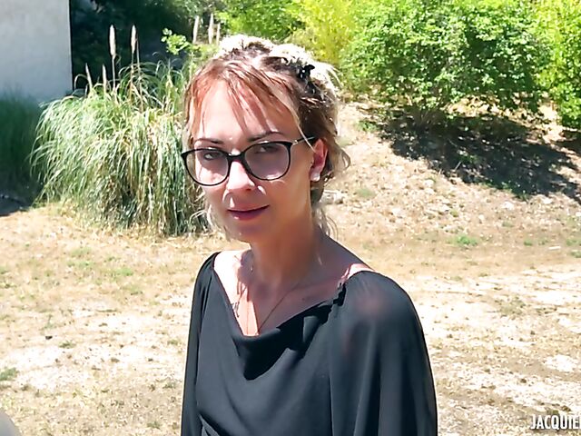 French outdoor sex with four-eyed Maddy, 24