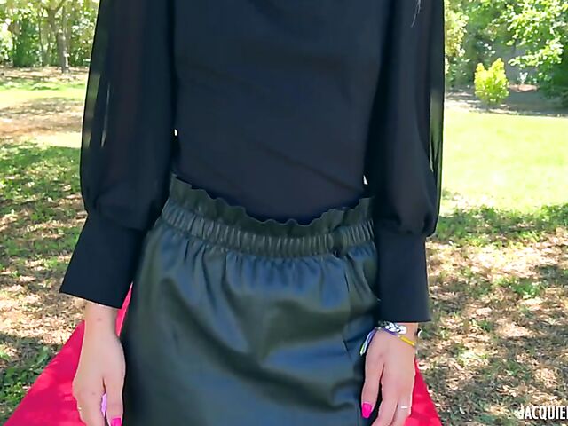 French outdoor sex with four-eyed Maddy, 24