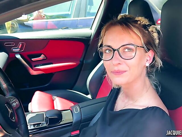 French outdoor sex with four-eyed Maddy, 24