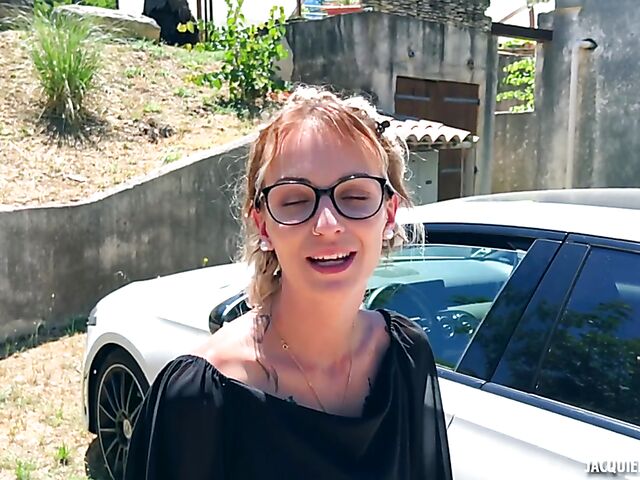 French outdoor sex with four-eyed Maddy, 24