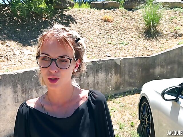 French outdoor sex with four-eyed Maddy, 24