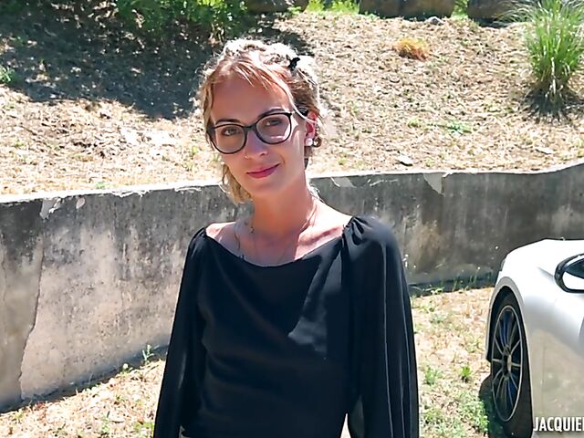 French outdoor sex with four-eyed Maddy, 24