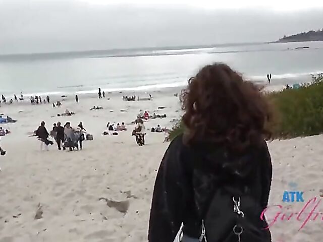 Your teen girlfriend Leana Lovings is back