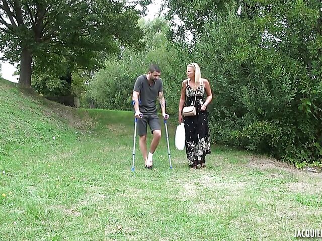 Natacha Guapa - Outdoor anal with a limping man