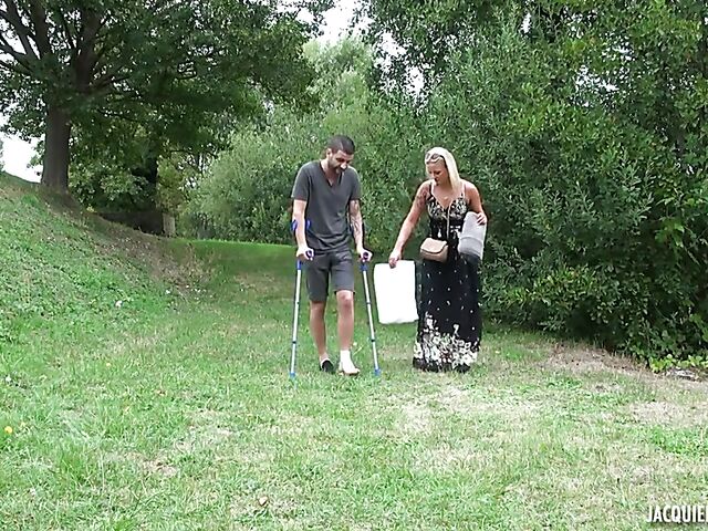 Natacha Guapa - Outdoor anal with a limping man