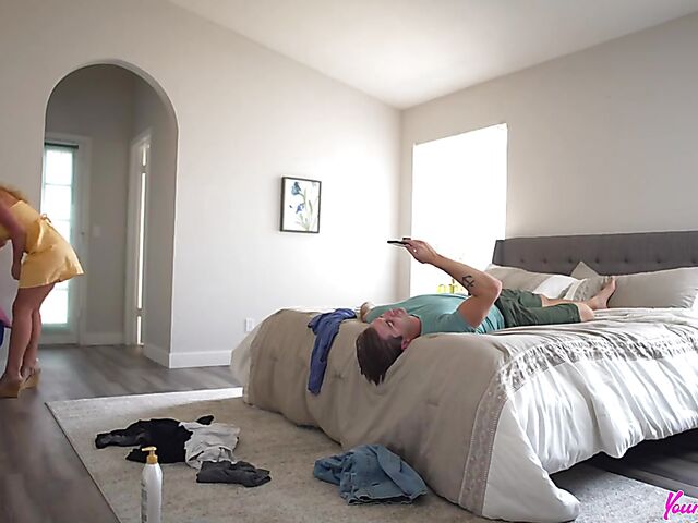 Blonde babe Slimthick Vic is his young stepmom and she's good in bed