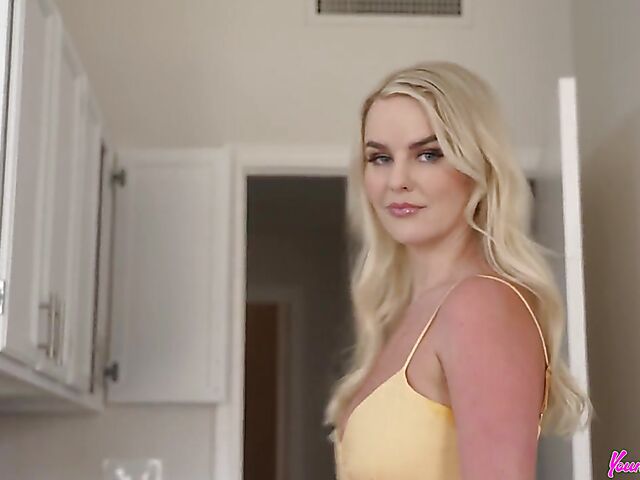 Blonde babe Slimthick Vic is his young stepmom and she's good in bed