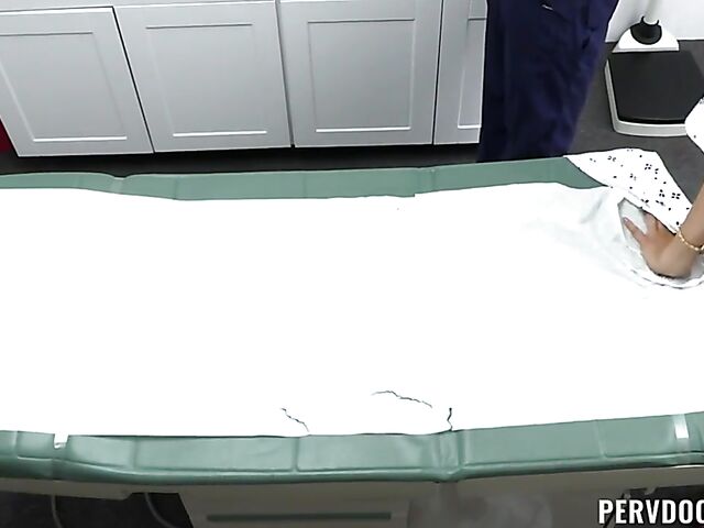 Perv doctor threesome with Kimora Quin and Ophelia Kaan