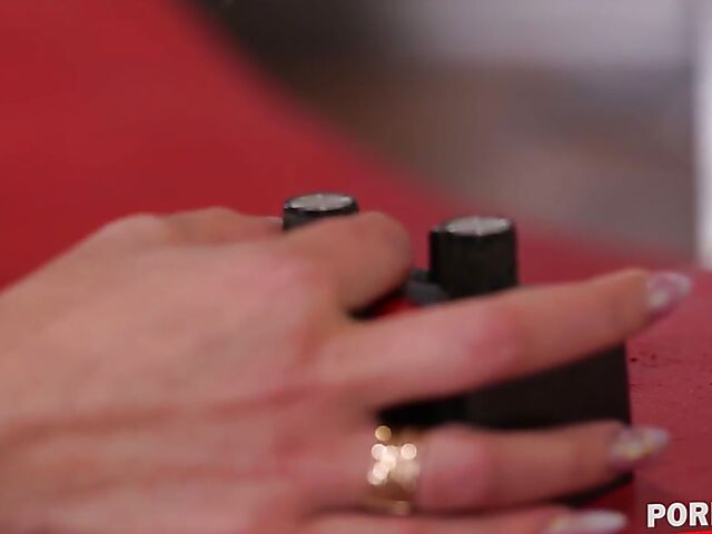 Fucking machine anal solo with stunning milf Shalina Devine