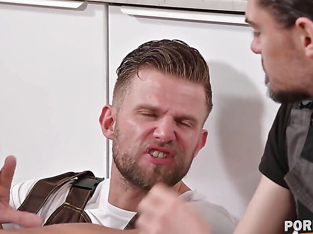 Small tits DP addict Baby Kxtten takes a shower and gets double fucked by handymen